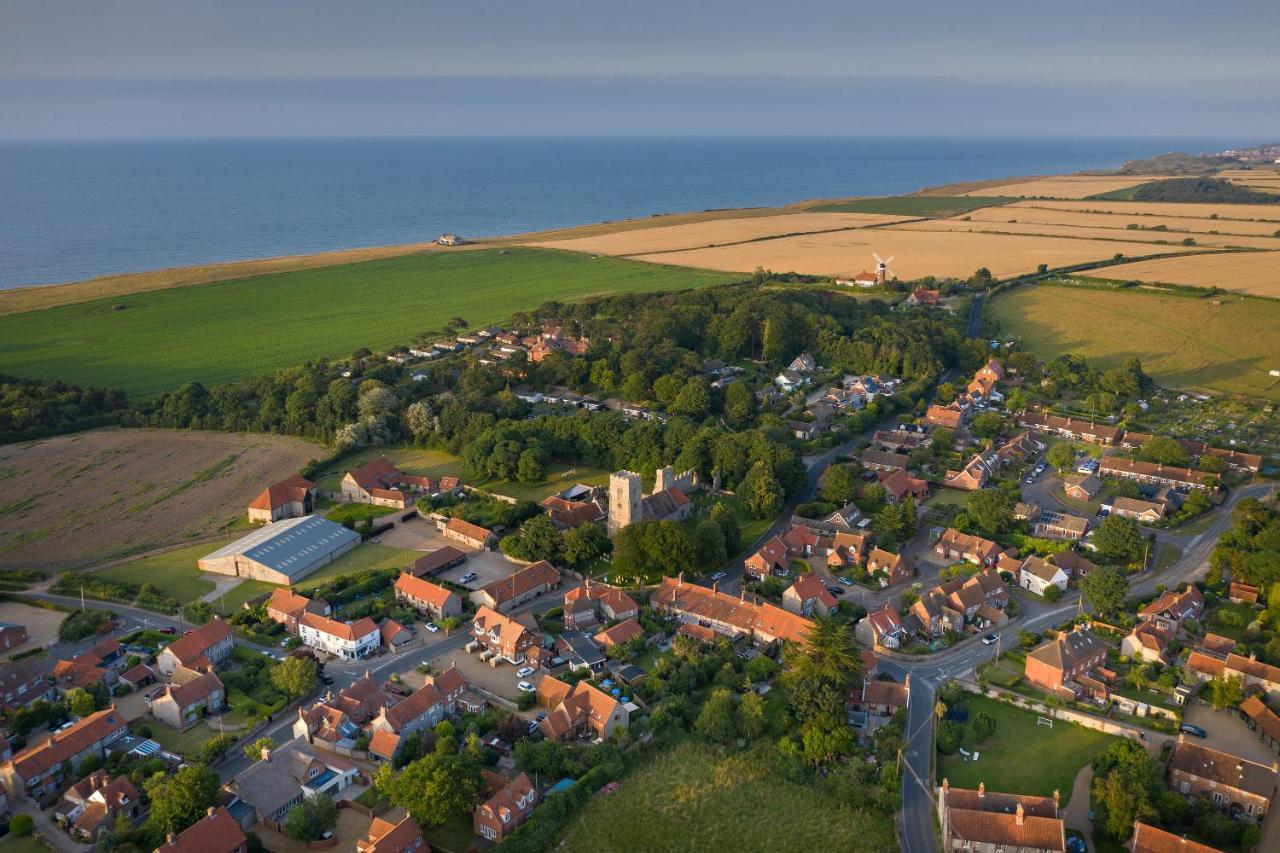 The Ship Inn Weybourne Exterior photo