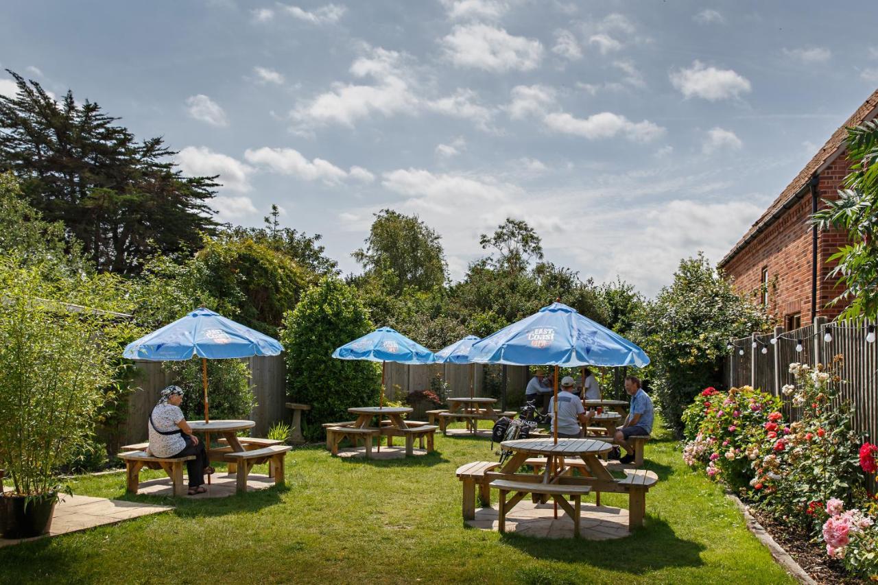 The Ship Inn Weybourne Exterior photo